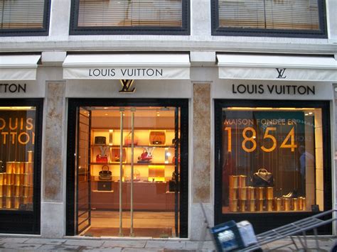 is louis vuitton cheaper in venice|louis vuitton in italy.